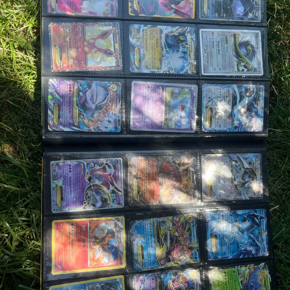 Pokémon card holding book and all cards in it - Picture 15 of 16
